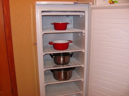 wie man einen Kühlschrank schnell auftaut