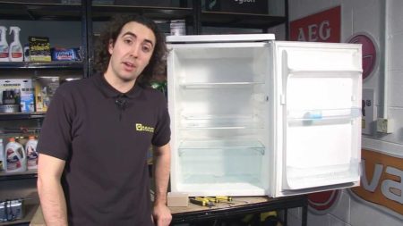 Der Kühlschrank schaltet sich nicht von selbst aus