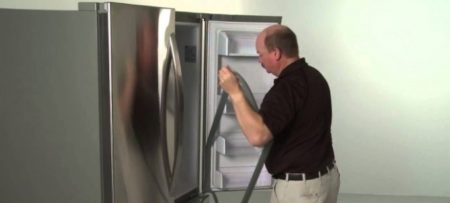 wie man die Kühlschranktür überwiegt