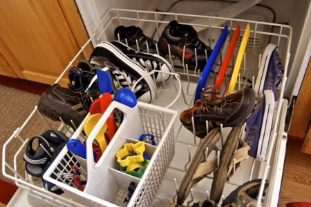 ako čistiť umývačku riadu doma