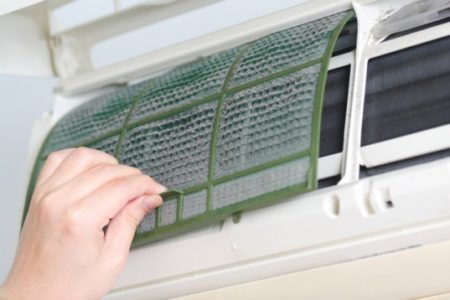 Reinigung des Klimaanlagenfilters
