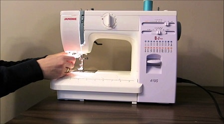 Vi letar efter de nödvändiga delarna av symaskinen