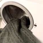 sweter jest rozciągnięty po praniu